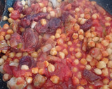 Foto del paso 3 de la receta: Guiso de garbanzos con presa y chorizo