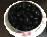 A picture of step 1 of Jamun Juice / Black Plum Juice.