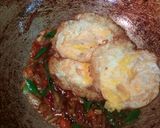 Foto langkah ke 3 dari resep Telur Ceplok Saus Inggris.