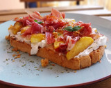 Foto del paso 6 de la receta: Torrada de queso crema, nectarinas y jamón