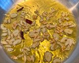 Foto del paso 4 de la receta: Spaghettis de calabacín “aglio olio e peperoncino”  con salmón a la plancha
