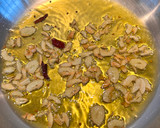 Foto del paso 4 de la receta: Spaghettis de calabacín “aglio olio e peperoncino”  con salmón a la plancha