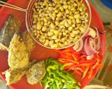 A picture of step 2 of Yam and beans porridge.
