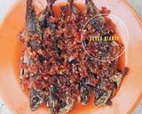 Foto langkah ke 7 dari resep Ikan goreng bumbu kuning sambal balado.