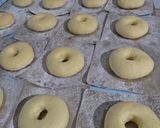 Foto langkah ke 5 dari resep Donat ekonomis super lembut.