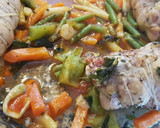 Foto del paso 6 de la receta: Contramuslos de pollo rellenos de dátiles y jamón serrano