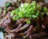 Foto langkah ke 2 dari resep Mie Ungu Goreng (Mie Ubi Ungu).