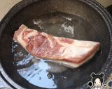 รูปขั้นตอนการทำที่ 2 ของ หมู​กรอบ🐷 สูตร2(กรอบข้ามวันไปเลยจ้าาา🎈