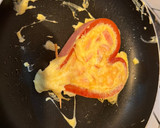 Foto del paso 4 de la receta: Corazoncitos de Frankfurt y tortilla