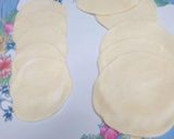 A picture of step 4 of Duck shape samosa.