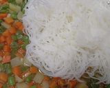 Foto langkah ke 6 dari resep Sayur Bihun Spesial.