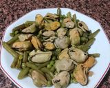 Foto del paso 3 de la receta: Judías verdes y guisantes con mejillones en escabeche