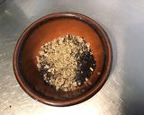 Une image de l'étape 4 de Pommes de terre fracassées aux graines de nigelle et ail (à la plancha).