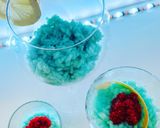 Foto del passaggio 6 della ricetta Risotto al blu curaçao, uova di lombo e zeste di limone