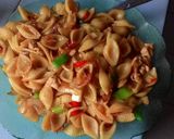 Foto langkah ke 2 dari resep Makaroni Tumis Pedas.