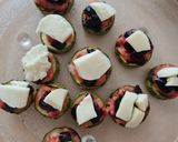 Foto del paso 3 de la receta: Mini pizzas de zucchini /calabacín 🍕 trampantojo