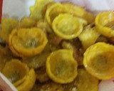 Foto del paso 5 de la receta: Chicharrón de langostinos y pota con patacones...🍤🍤