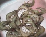 Hình bước làm 1 của món Tôm rim nước dừaCho bé ăn dặm