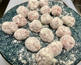 Foto del paso 2 de la receta: Albóndigas trufadas con salsa de carne y setas shiitake