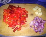 Foto langkah ke 1 dari resep Sambal goreng bawang.