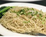 รูปขั้นตอนการทำที่ 2 ของ บะหมี่หอมกระเทียม