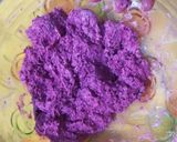 A picture of step 5 of Beetroot buns burger.