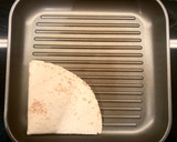 Foto del paso 5 de la receta: Wrap hack de pollo 🍗 aguacate 🥑 y queso 🧀