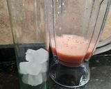 Foto del paso 6 de la receta: Licuado de frutillas, cardamomo miel y mandarina