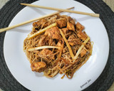 Foto del paso 6 de la receta: Fideos de arroz con pollo y salsa Hoisin
