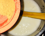 A picture of step 2 of Banana’n’milk pap.