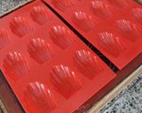 Foto del paso 2 de la receta: Madeleines red velvet (sin gluten)