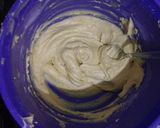 Foto langkah ke 3 dari resep Simple Vanilla Cupcake (Tanpa Susu).