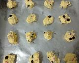 Foto langkah ke 2 dari resep Vanilla Chocochips Cookies.