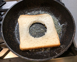 Foto del paso 2 de la receta: Huevo canasta