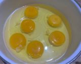 Foto langkah ke 3 dari resep Omelet Jamur Shimeji.