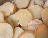 Foto del paso 2 de la receta: Legumbres: tortilla de papas tradicional con arvejas incluidas