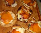 Foto del paso 4 de la receta: Canastitas de cheddar, panceta y verdeo