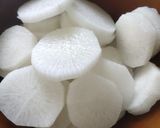 A picture of step 1 of Radish Soup.