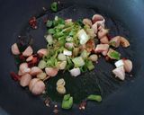 Foto langkah ke 3 dari resep 47. Cah Sawi Bakso.