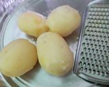A picture of step 1 of Potato Gulab jamun.