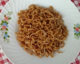 Foto langkah ke 5 dari resep Mie goreng kol telur.
