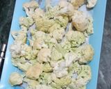 A picture of step 1 of Crispy cauliflower pakoda.