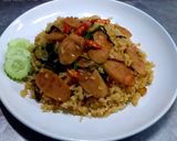 รูปขั้นตอนการทำที่ 5 ของ ข้าวผัดใบกระเพราแหนมไก่