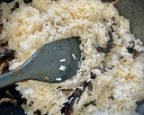 Foto del paso 2 de la receta: Arroz negro con chipirones (en menos de 15 minutos)