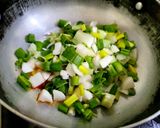 લીલી ડુંગળી ટામેટાંનું શાક(Lili dungli-tameta nu shak recipe in Gujarati) રેસીપી સ્ટેપ2ફોટો