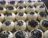 Foto langkah ke 8 dari resep Roti manis toping coklat.