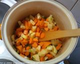 Portugál zöldségkrémleves recept fázis 2 fotója