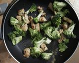 รูปขั้นตอนการทำที่ 4 ของ ผัดอกไก่ใส่บรอกโคลี (คลีน)