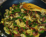Foto del paso 5 de la receta: Revuelto de espárragos trigueros, champiñones, bacon y chorizo
