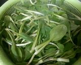 Hình bước làm 1 của món Canh cải thìa con nấu thịt vai xay